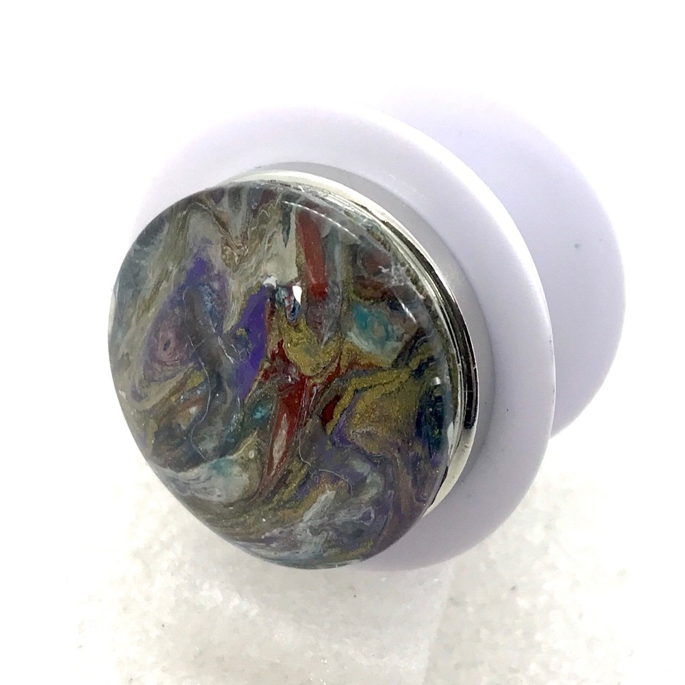 Hand painted phone stand with 30mm Snap Statement SJ30 grip holder